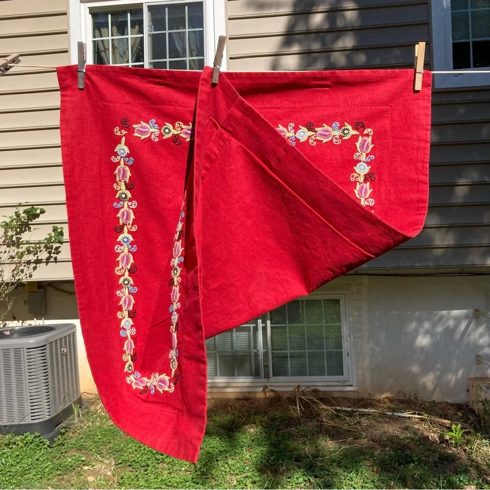 POTTERY BARN Red Embroidered Jacobean Floral Pillow Sham 24 x 30 inches Standard